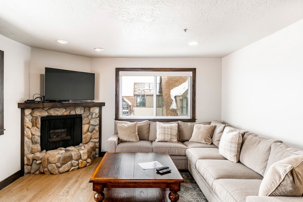 The Loft At Mountain Village By All Seasons Resort Lodging 15/50
