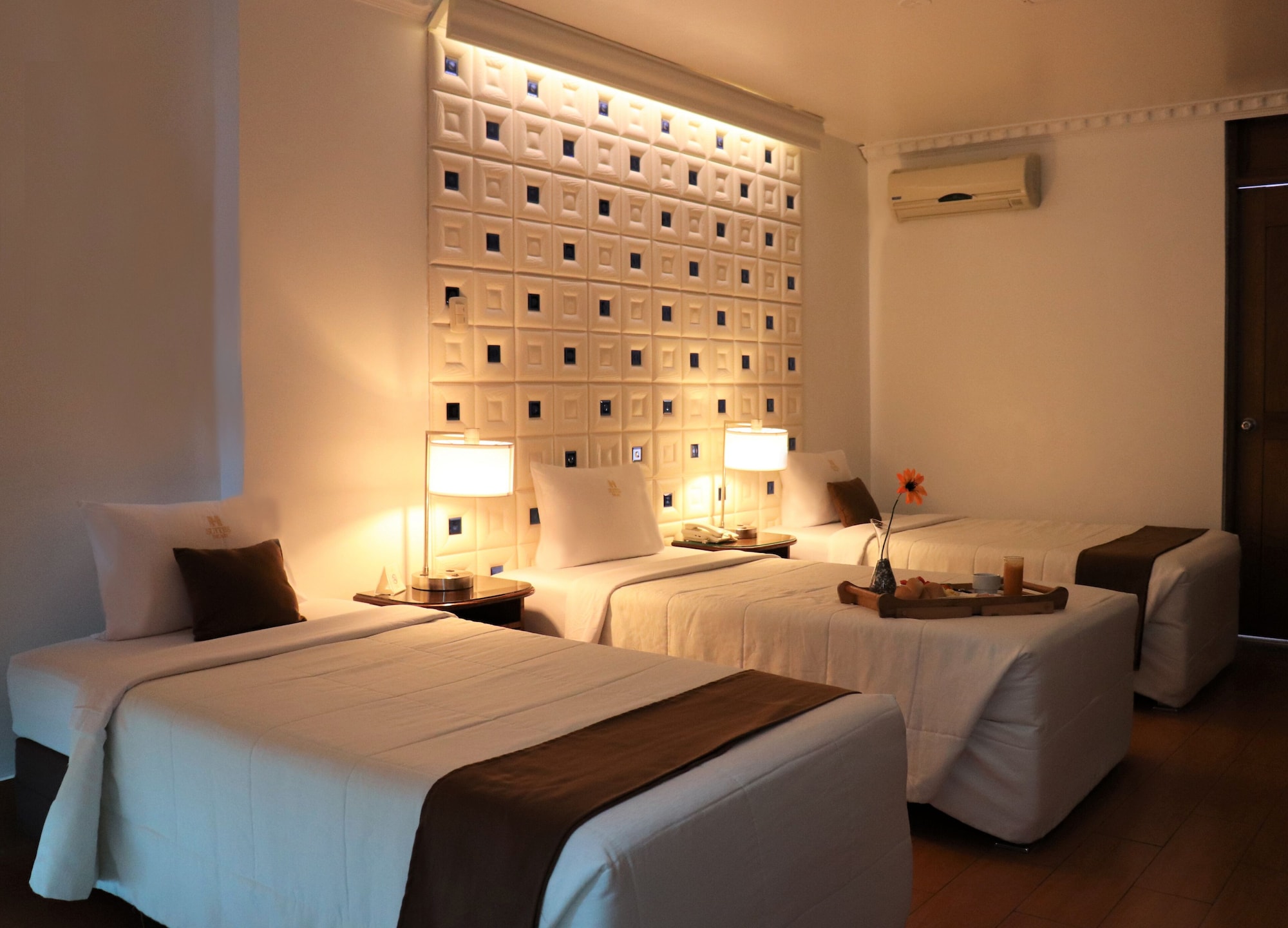 ROOM, TRIPLE