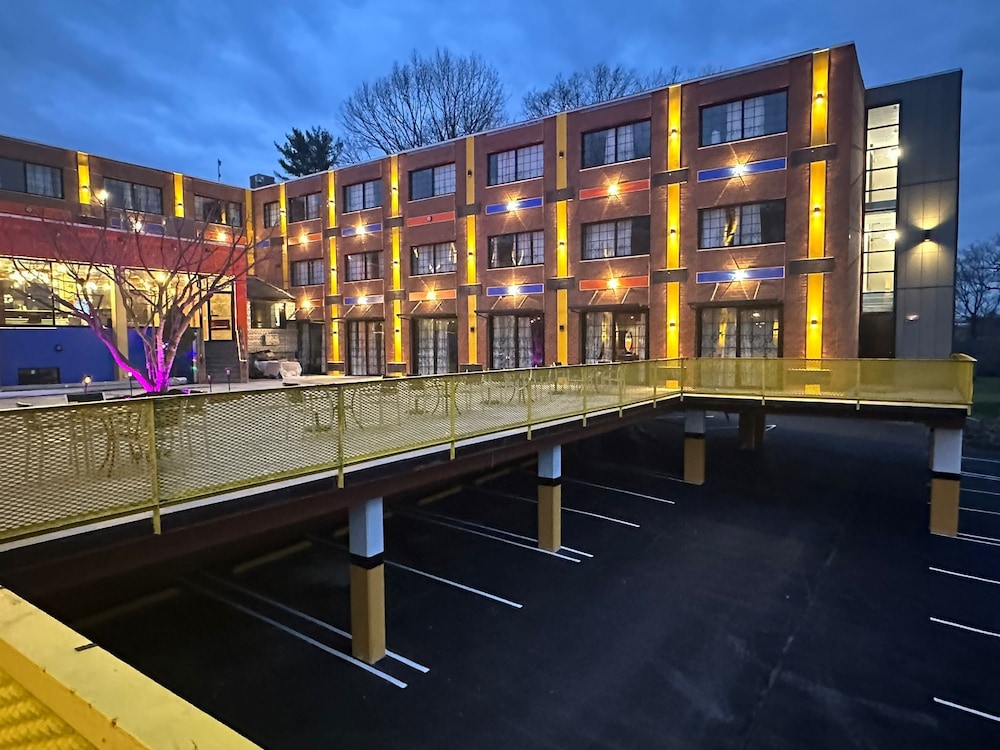 THE GOLFERS INN 2/25
