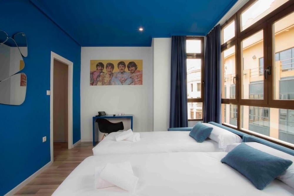 ROOM, QUADRUPLE, CITY VIEW