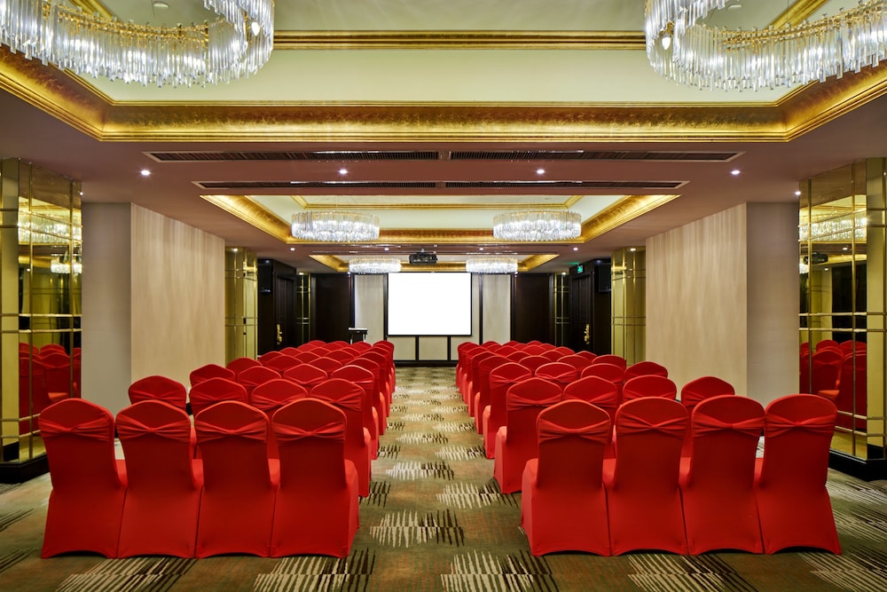CROWNE PLAZA ZHENGZHOU 70/80