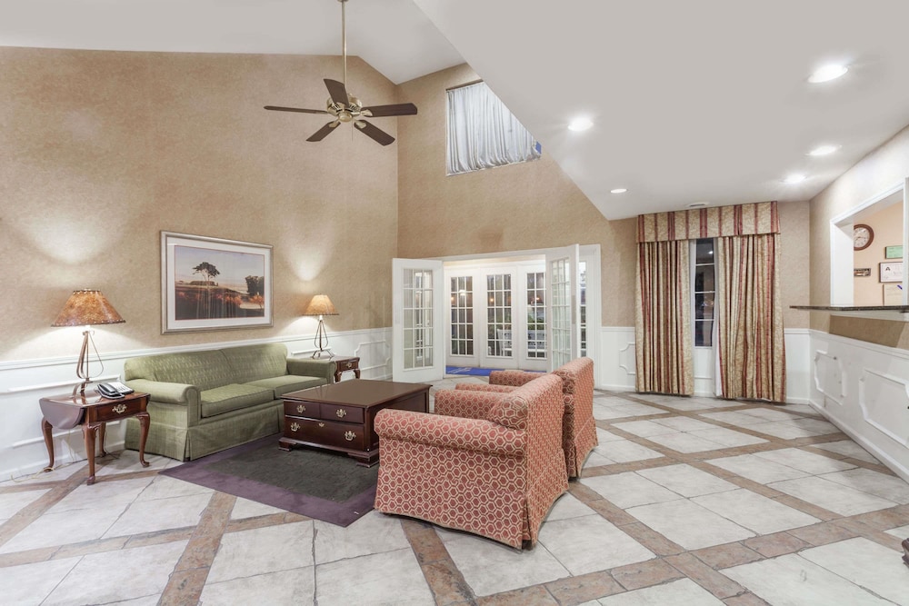 Baymont by Wyndham Hickory 15/24