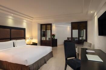 Senior, Suite, Twin Beds