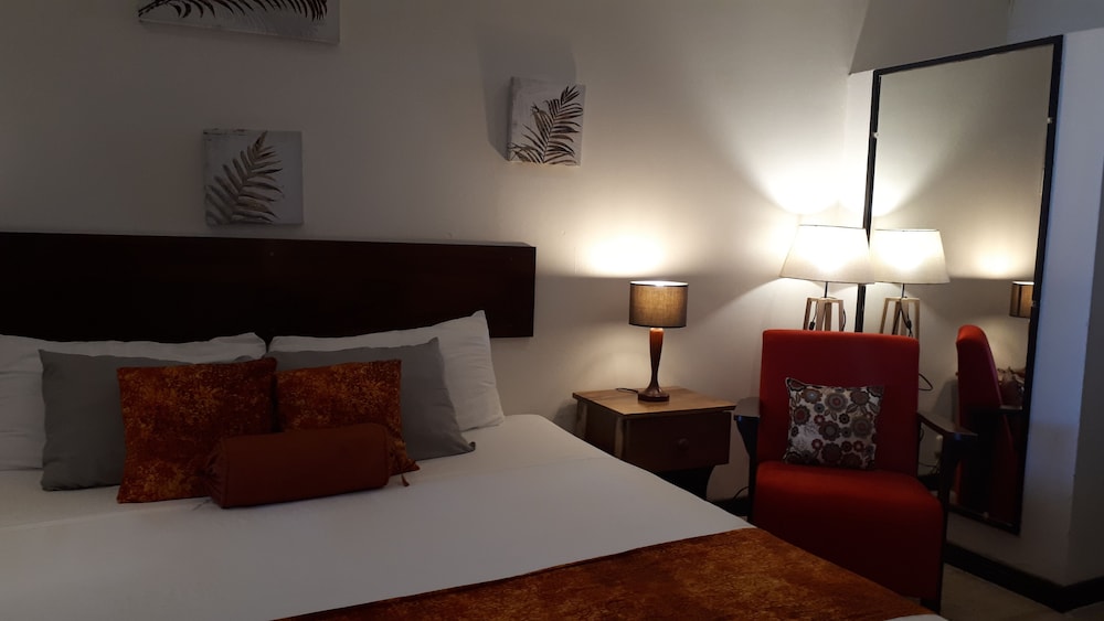 Hotel La Palapa 24/76