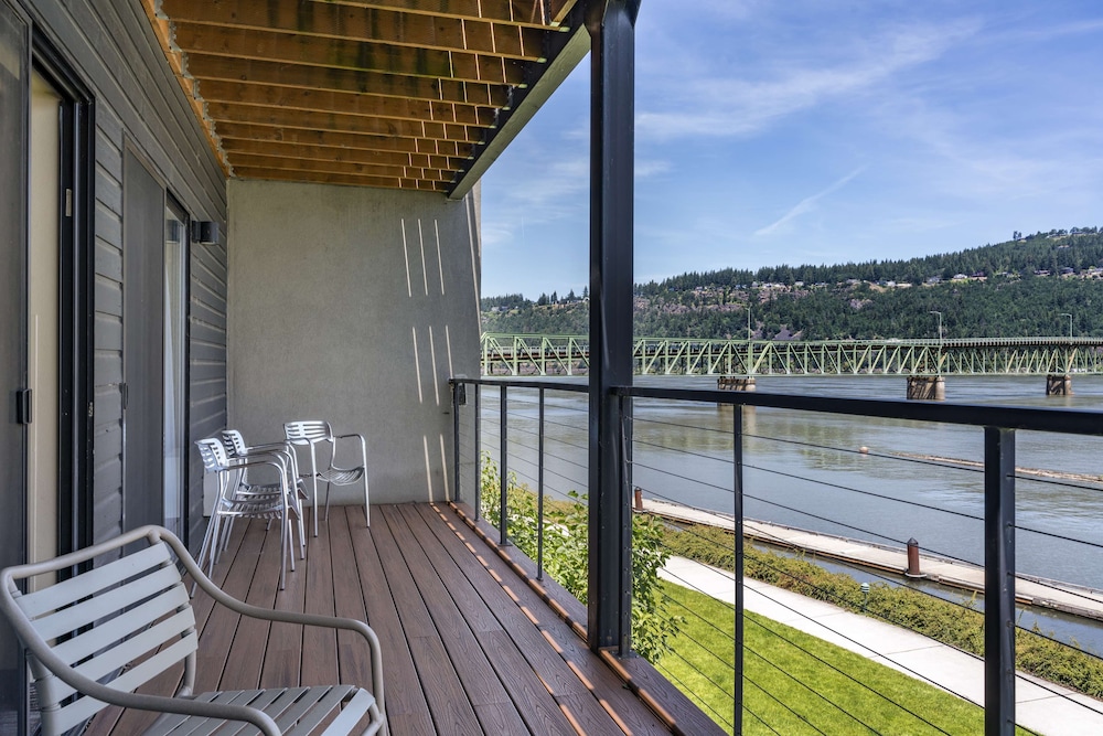 Best Western Plus Hood River Inn 46/80