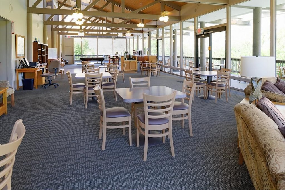 Riviera Oaks Resort & Racquet Club 57/76