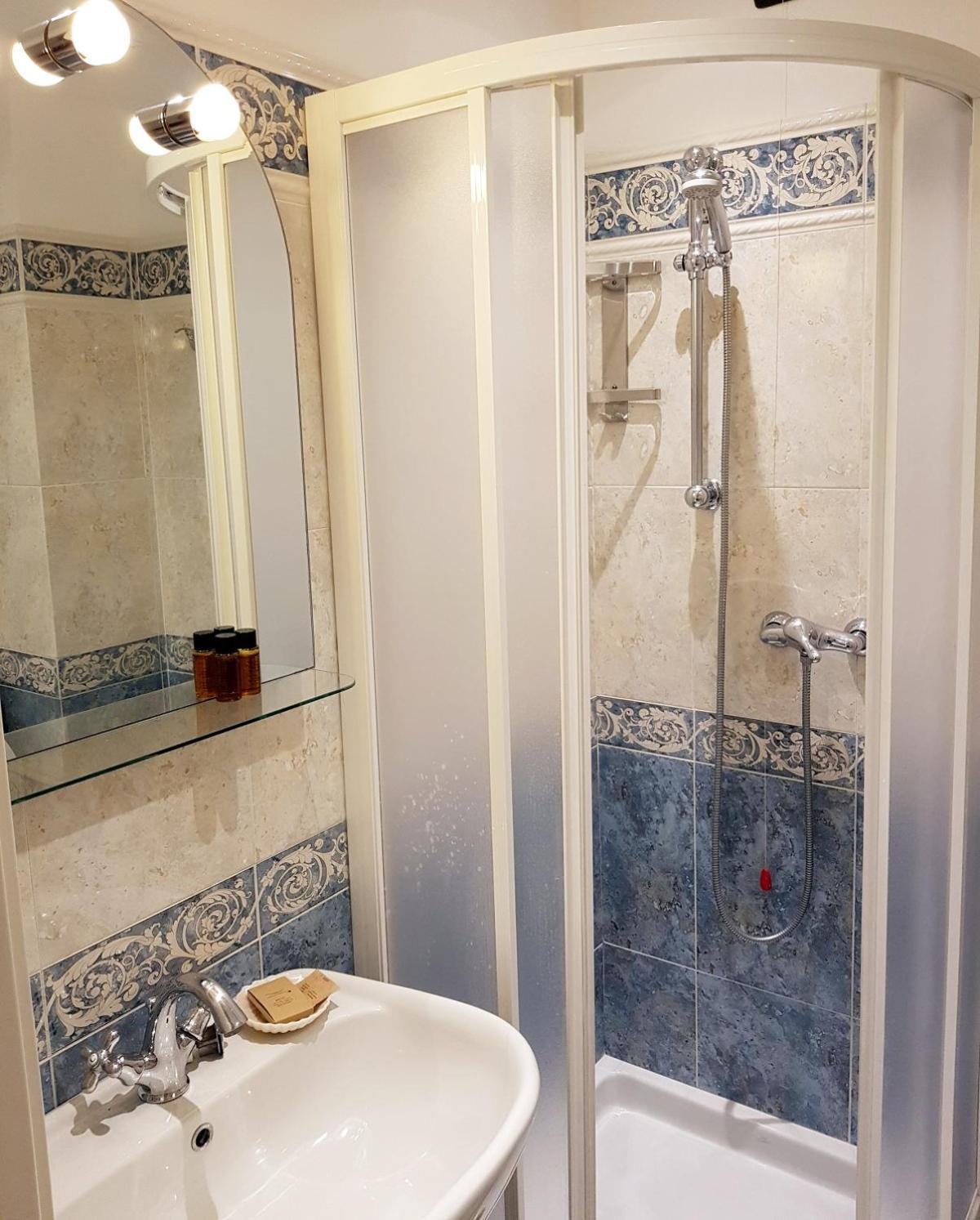 Albergo degli Amici 57/57