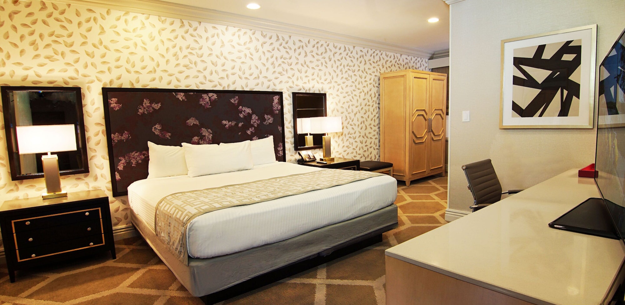 SUITE, KING BED