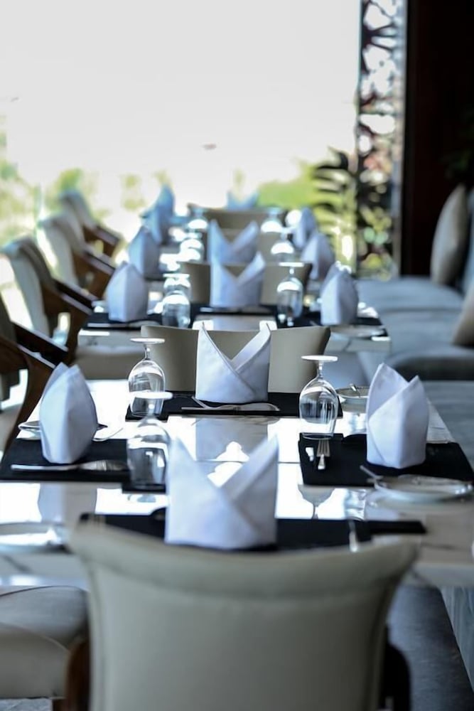 Regal Reseau Hotel & Spa 33/40