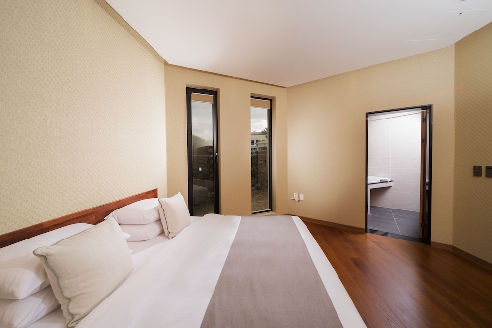 Libentia Hotel and Pool Villa 13/50