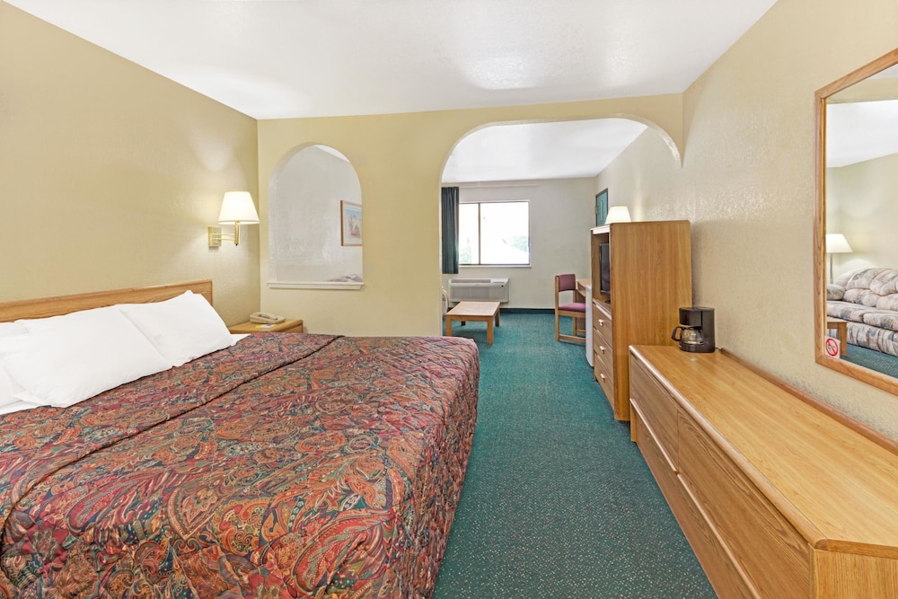 Days Inn by Wyndham Espanola 11/23