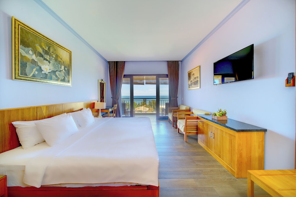 GRAND, DELUXE, OCEAN VIEW