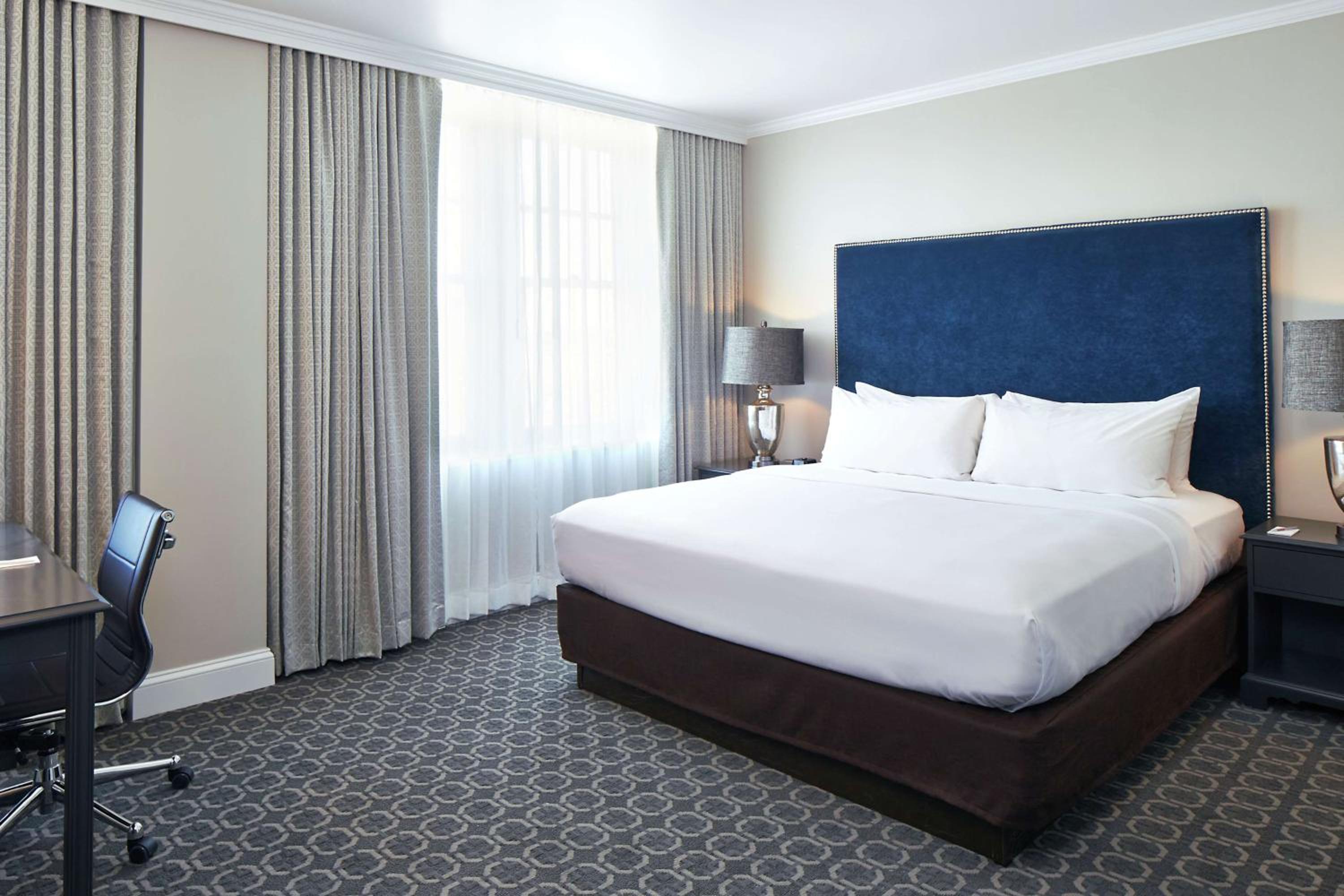 Room at Redmont Hotel Birmingham, Curio Collection by Hilton, BIRMINGHAM - AL