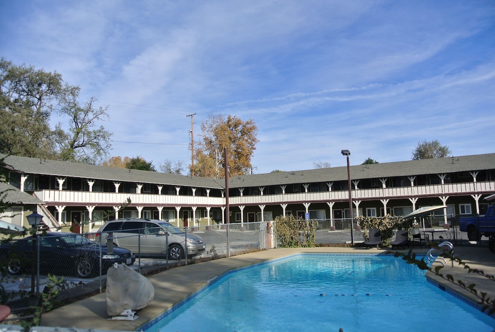 Vino Inn & Suites (ex Rancho Tee Motel) 2/63