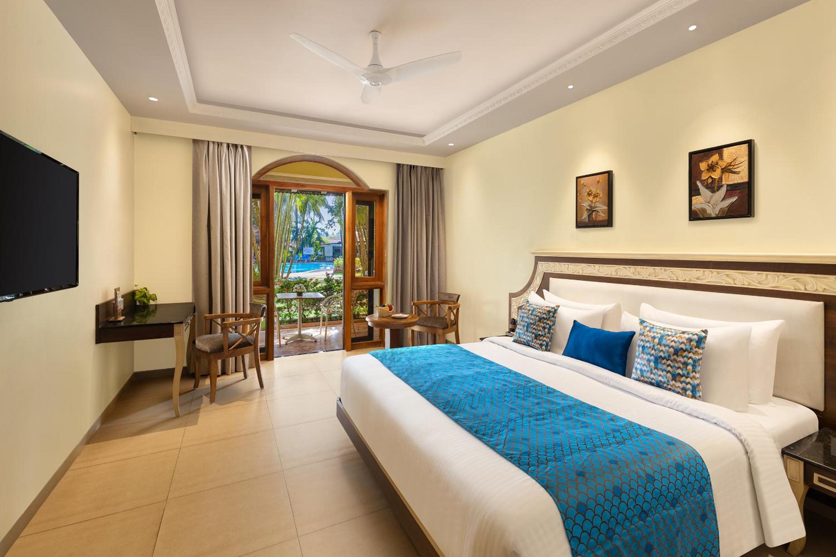 غرفة بريميوم بإطلالة على المسبح، Fortune Resort Benaulim 2/5