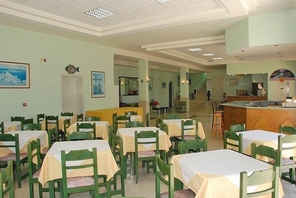 Paramonas Hotel 25/50