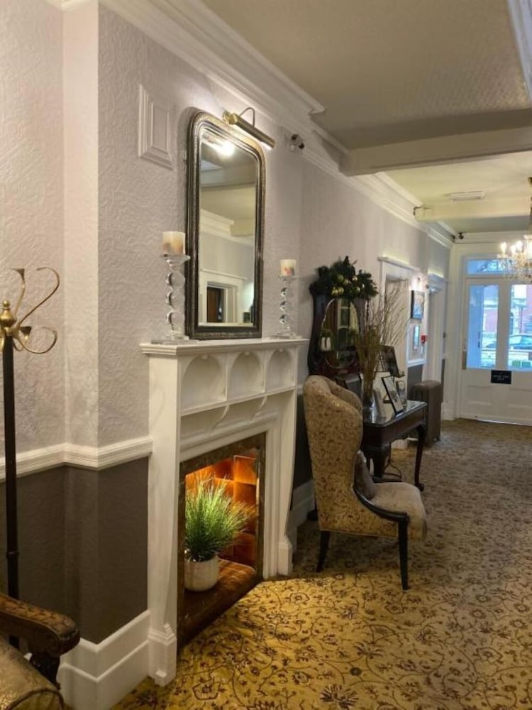 Langtry Manor Hotel 8/47