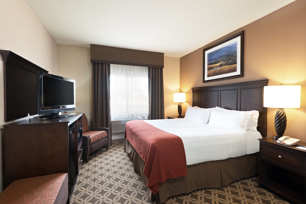 Holiday Inn Express Show Low 12/47