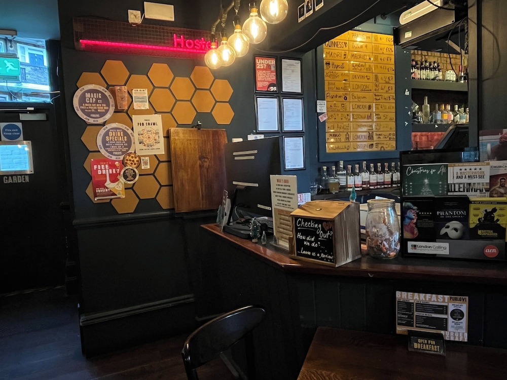 Publove the Steam Engine Hostel 40/46