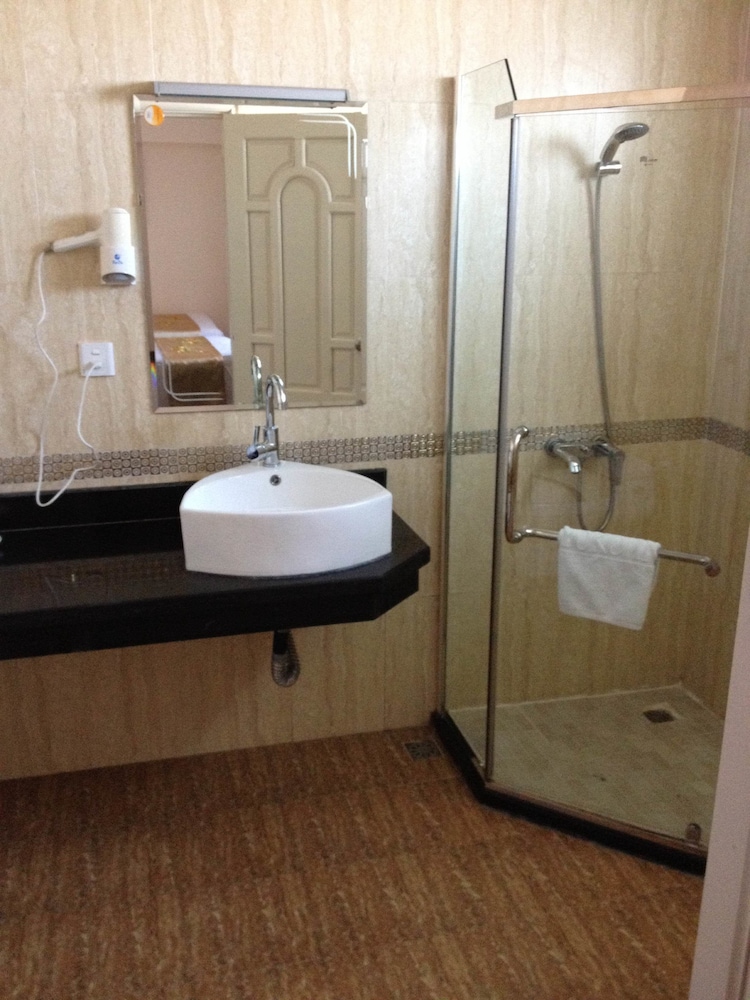 Classic Hoang Long Hotel 11/65