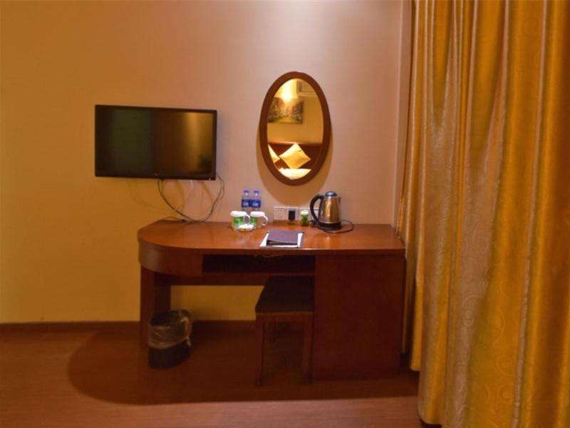 GreenTree Inn Shanghai Songjiang District Yanshou road Li ta Express Hotel 51/58