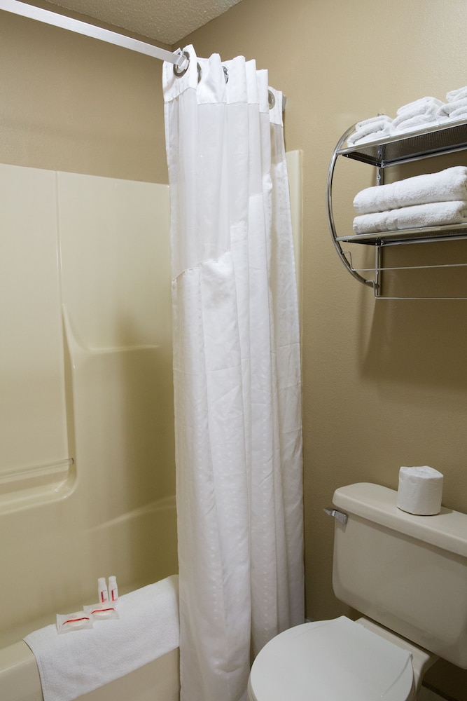 Econo Lodge Canton North 9/15