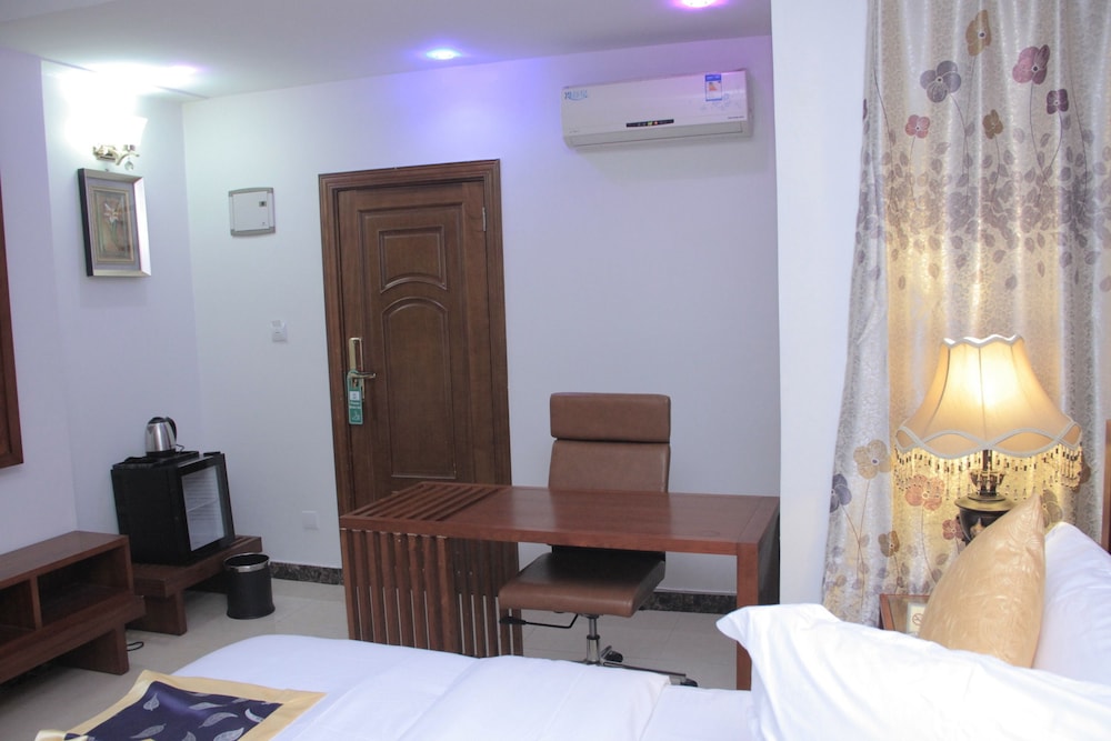 Zimbo Golden Hotel 12/37