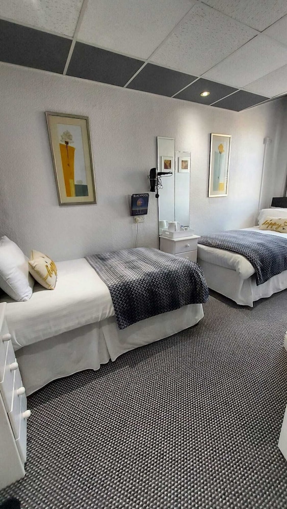 Rock Dene Hotel - Guest House 25/50