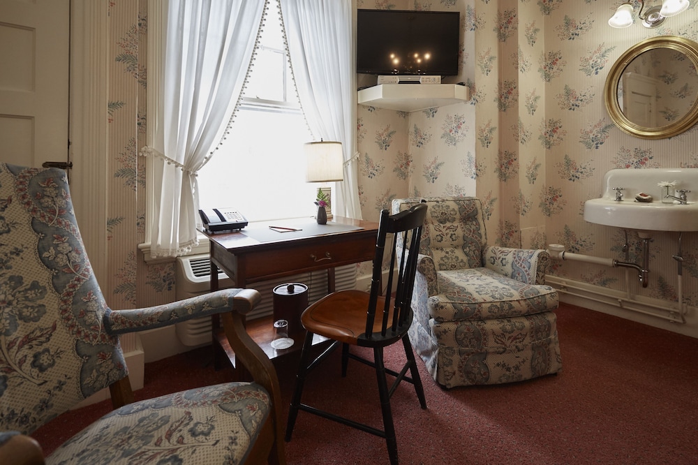The Red Lion Inn 37/47