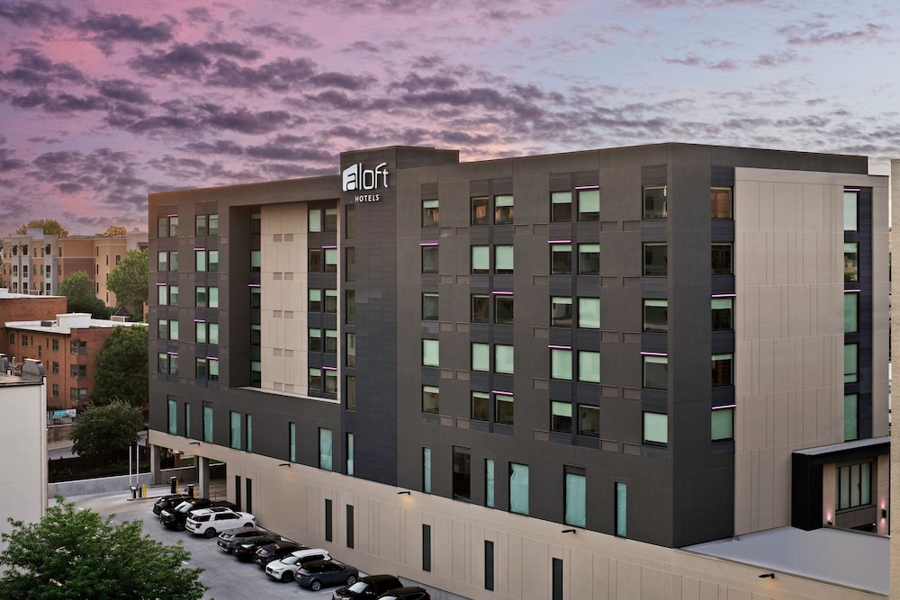 Aloft Kansas City Country Club Plaza 1/32