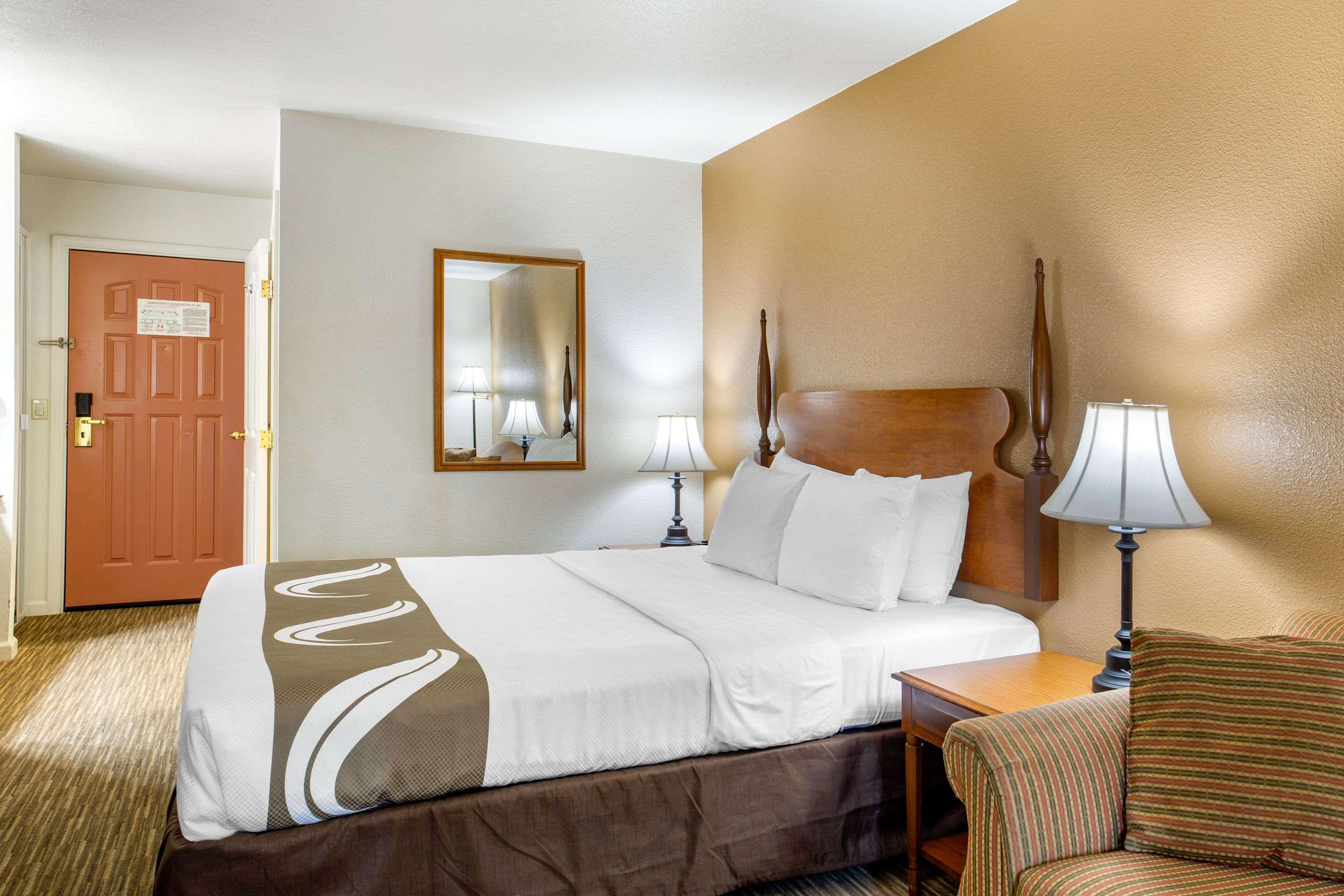 غرفة بسريرين كوين، Quality Inn & Suites Tulare CA 5/7