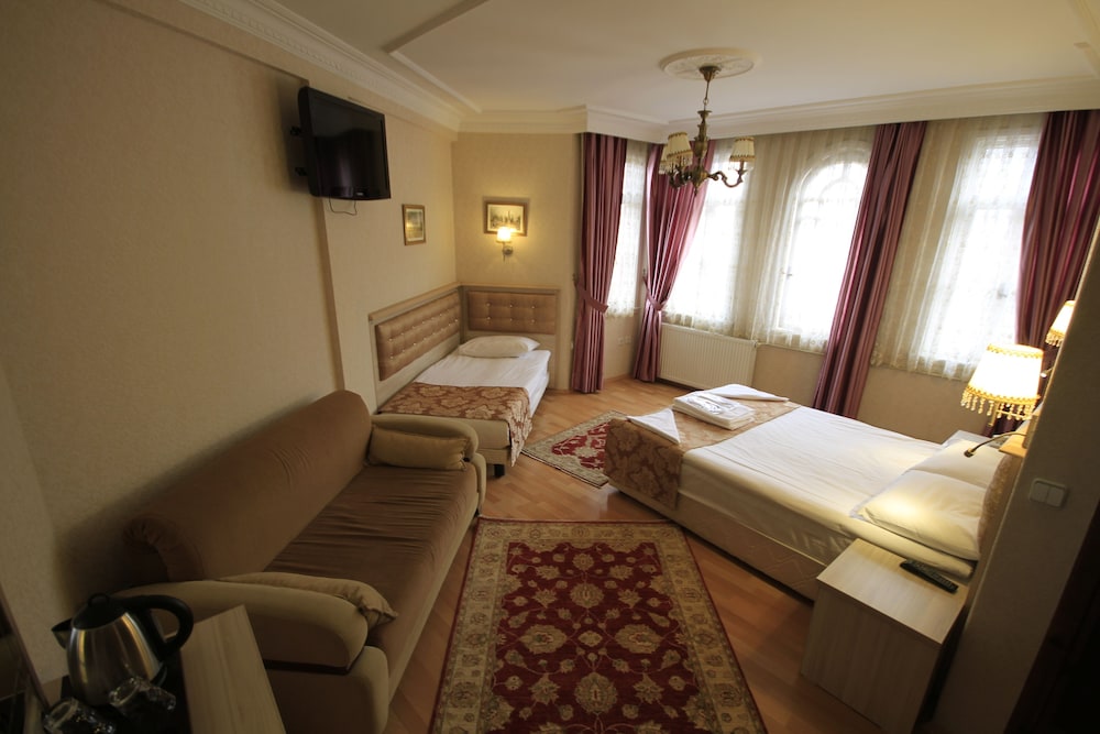 Tashkonak Hotel 58/77