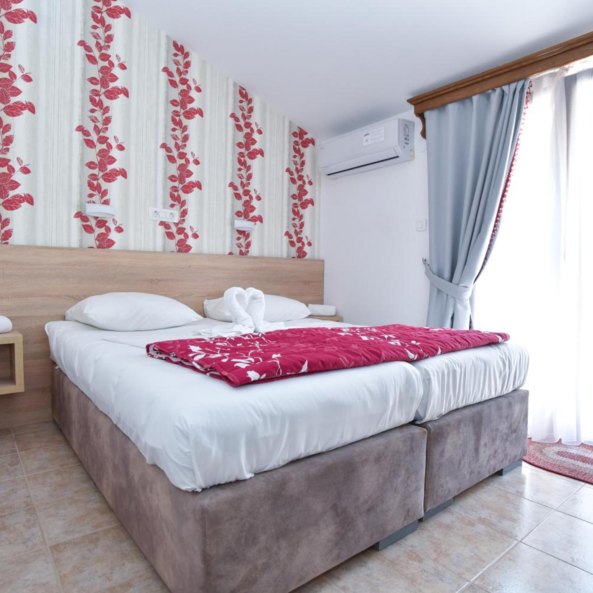 غرفة بسرير مزدوج أو سريرين منفصلين بشرفة، Hotel Grbalj 4/10