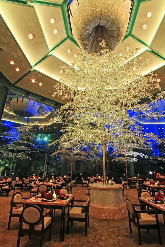 Diamond Hotel Philippines 55/68