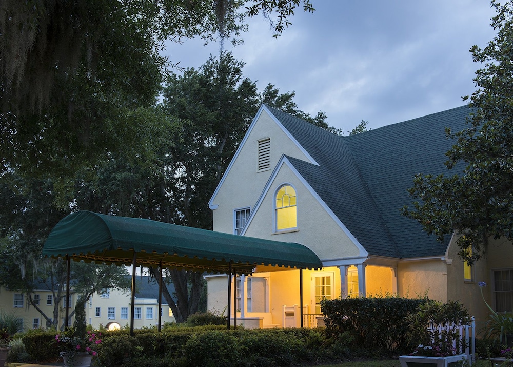 Lakeside Inn 3/67