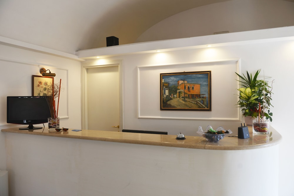 Palatium Mari Hotel 11/75