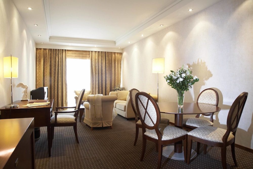 Ramada Plaza by Wyndham Thraki 34/49
