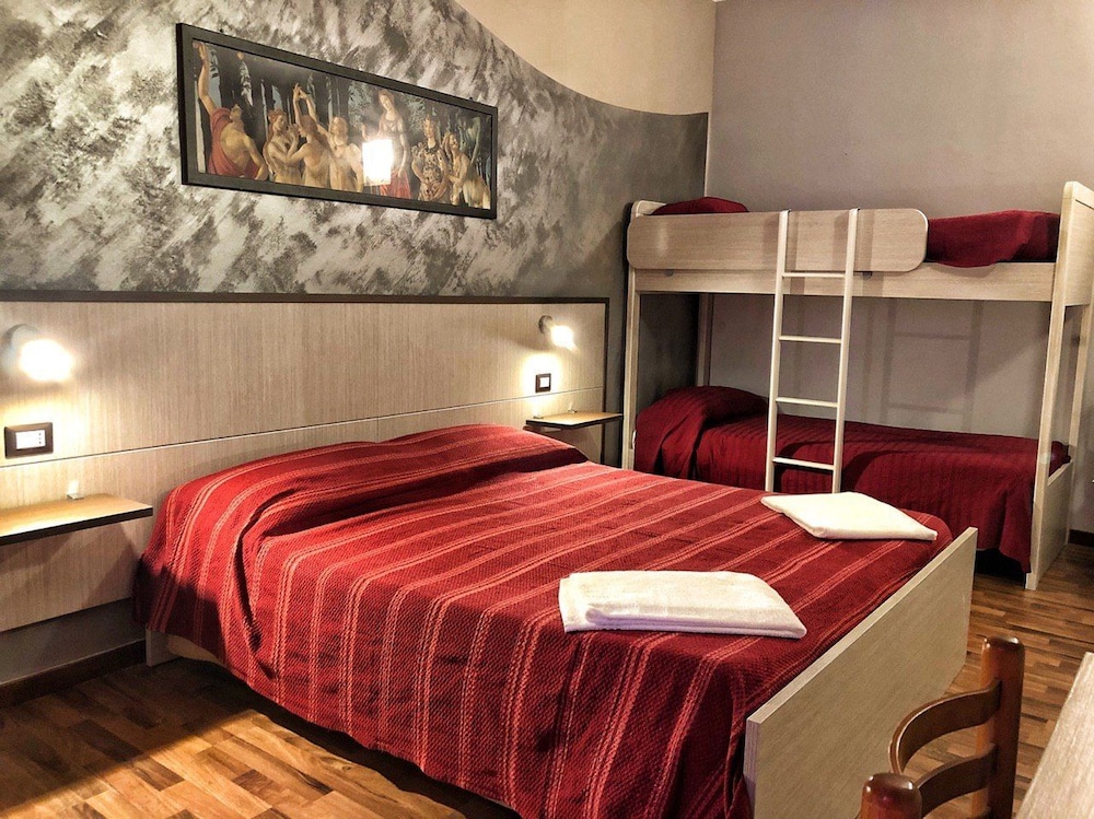 1 BEDROOM, CLASSIC, TRIPLE, PRIVATE BATHROOM