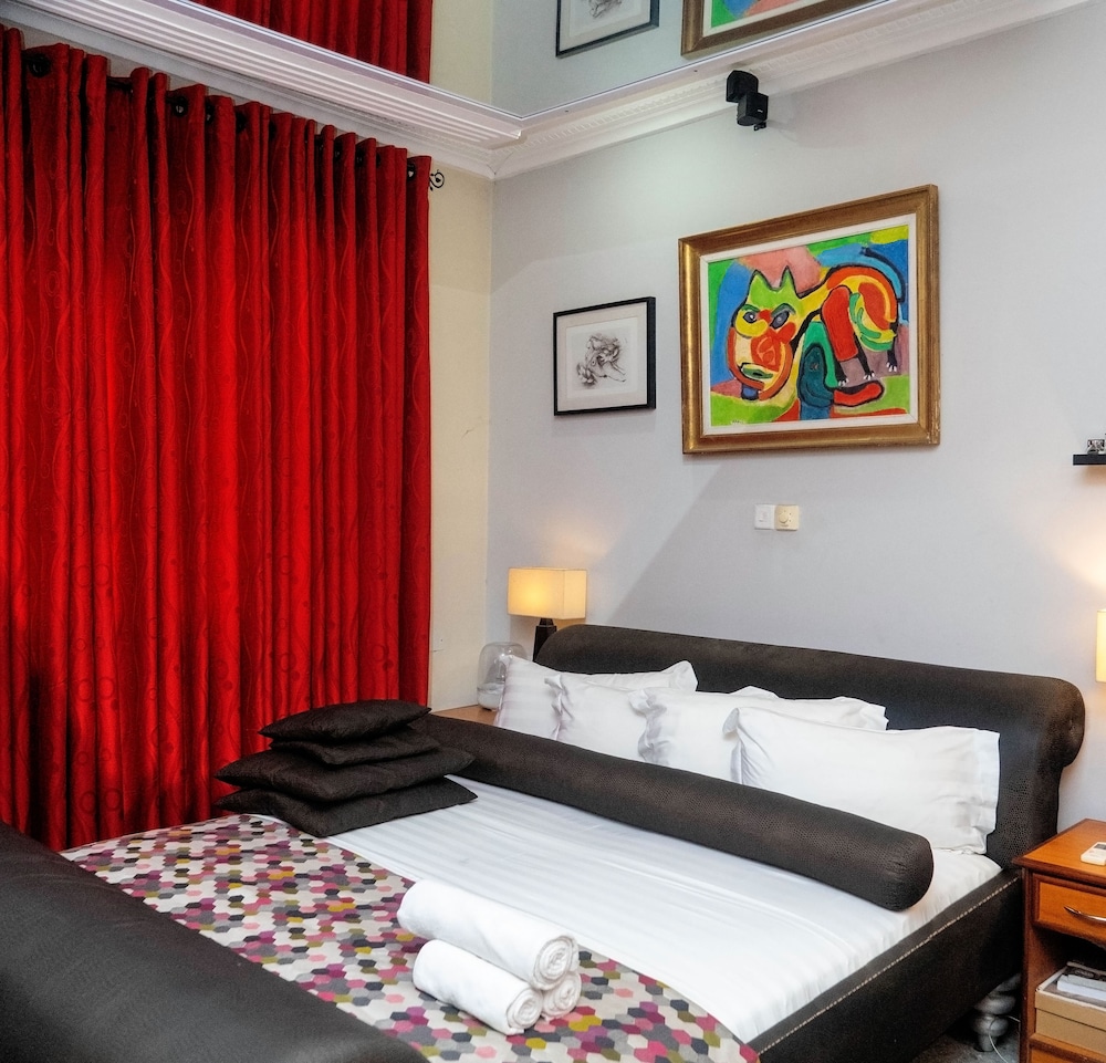EXECUTIVE, STUDIO, SUITE