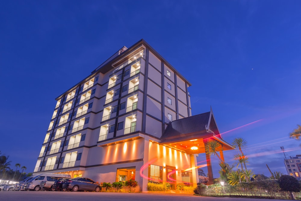 Airport Resort And Spa 4/69