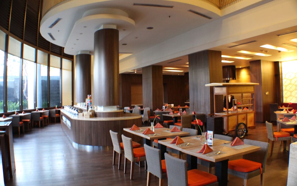 Hotel Santika Pandegiling 43/55