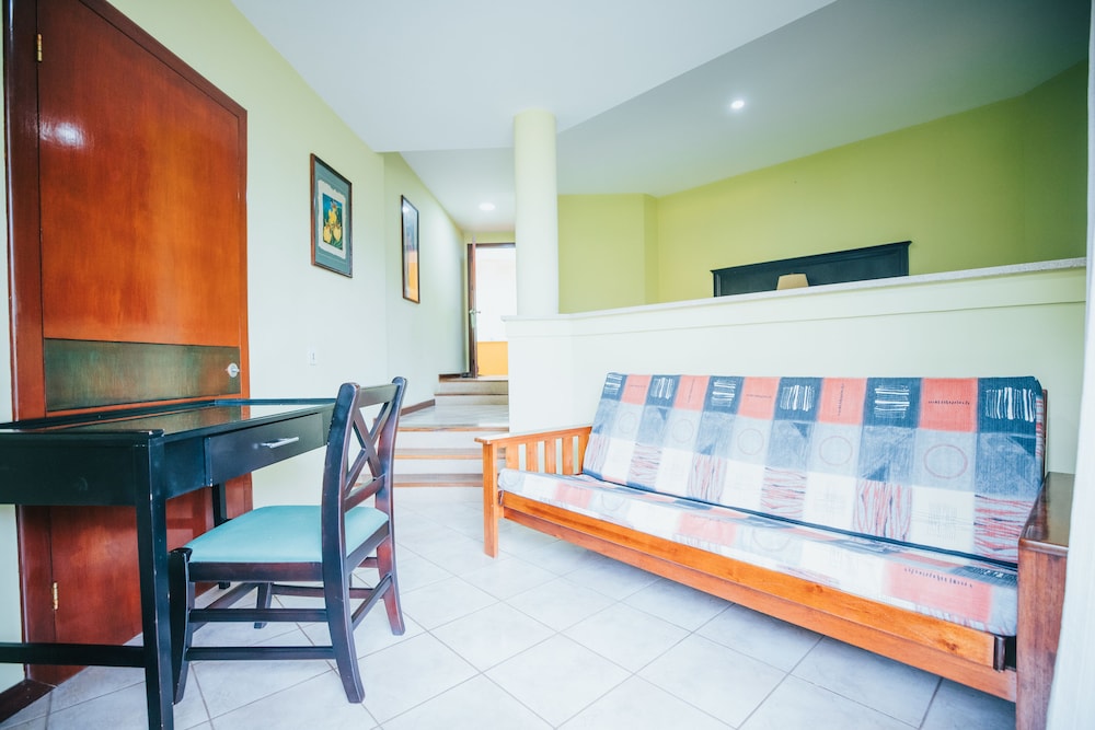 Papagayo Golden Palms Beachfront Hotel 10/65