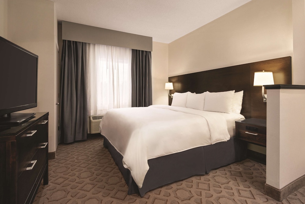 Radisson Hotel and Conference Center Rockford 10/57