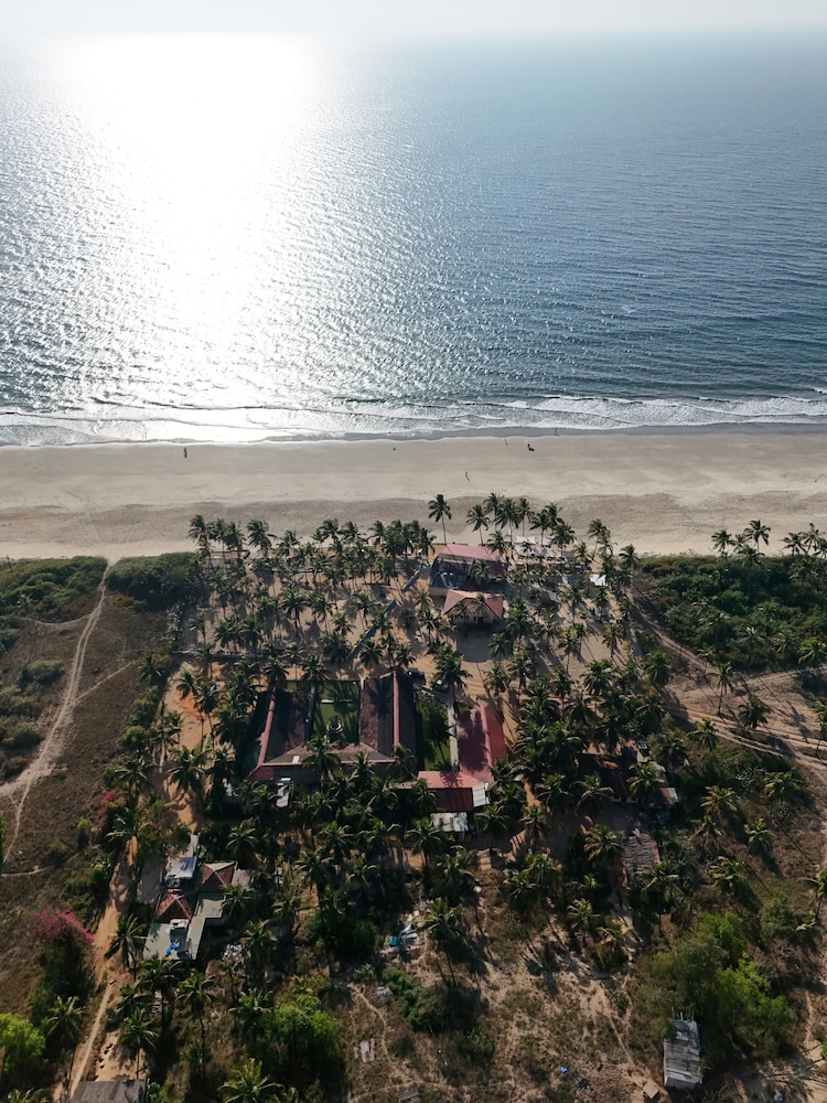 C'roque Beach Resort 42/50