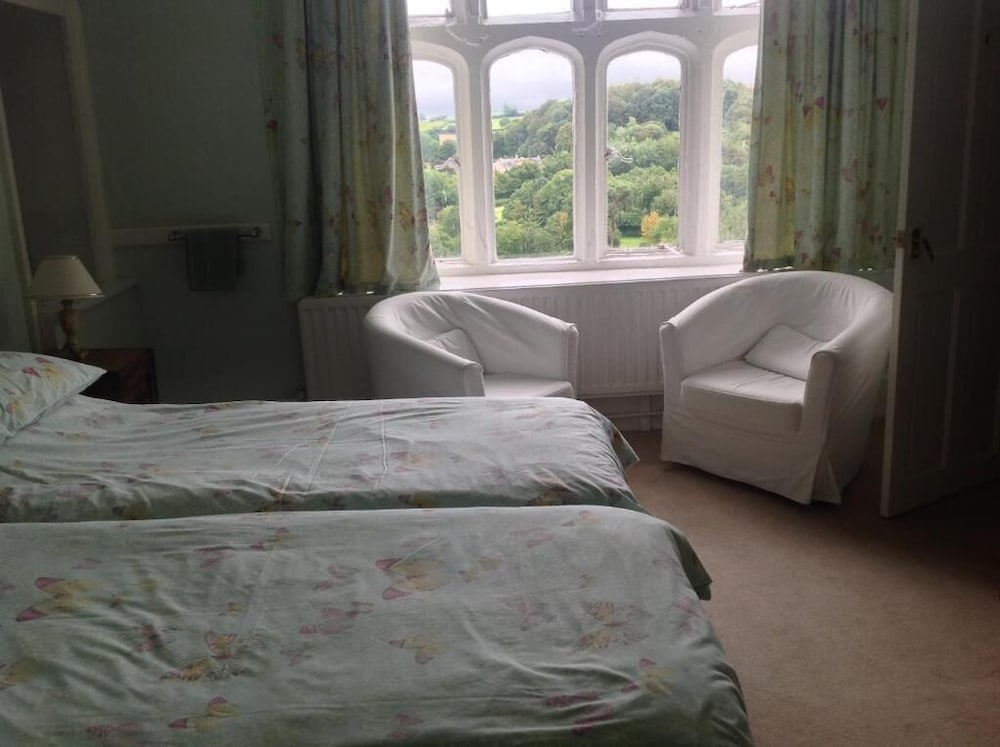 Greenham Hall B&B 12/25