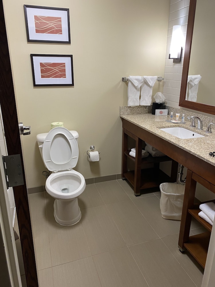 Comfort Inn & Suites Cheyenne, WY 21/41