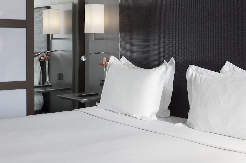 AC Hotel by Marriott Madrid Airport 15/45