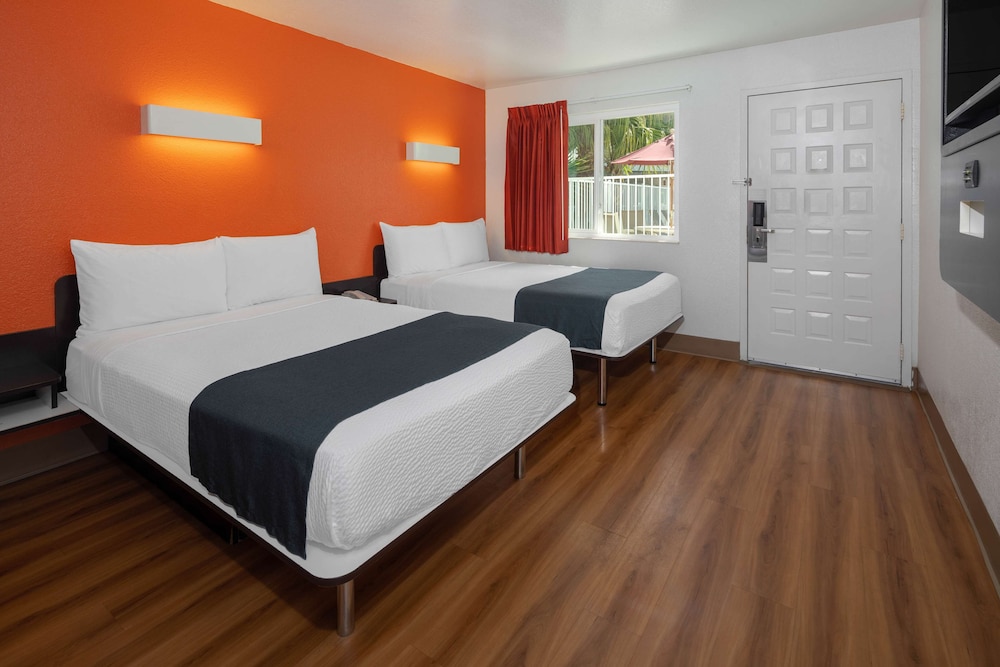 Motel6 Carpinteria CA Santa Barbara South 36/62