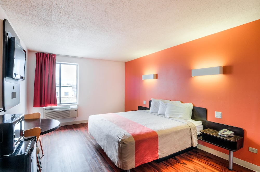 Motel6 Lansing, IL - Chicago South 24/41