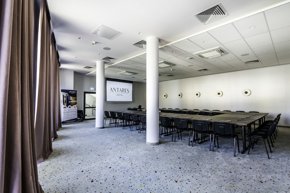 Hotel Antares 42/50